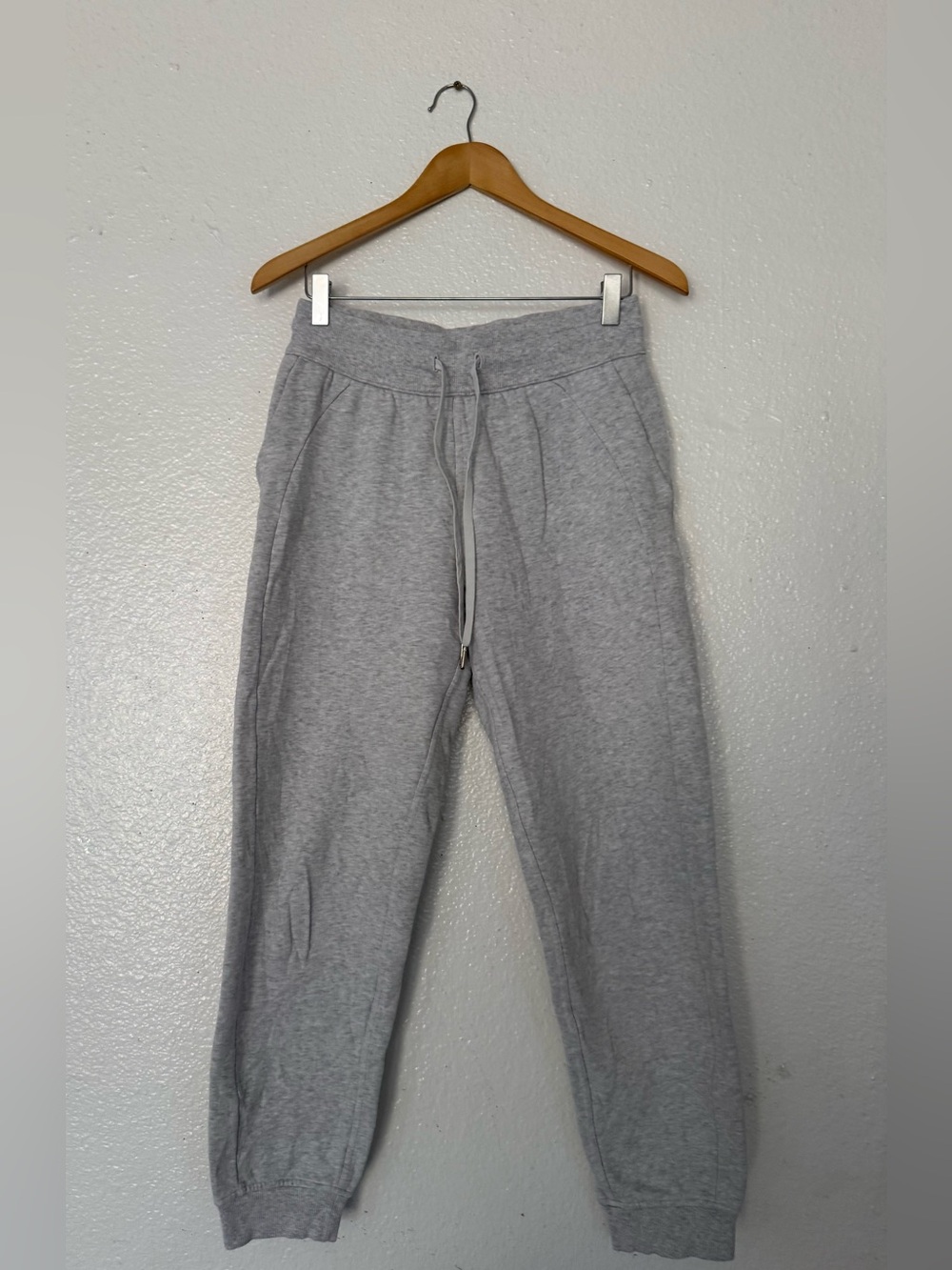 lululemon athletica Light Gray Drawstring Joggers size 6 women’s
